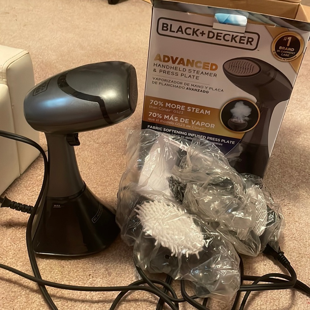Black+Decker advanced handheld steamer and press plate